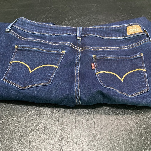 Levi Strauss & Co. Denim Lady's Jeans (31) - Picture 6 of 9